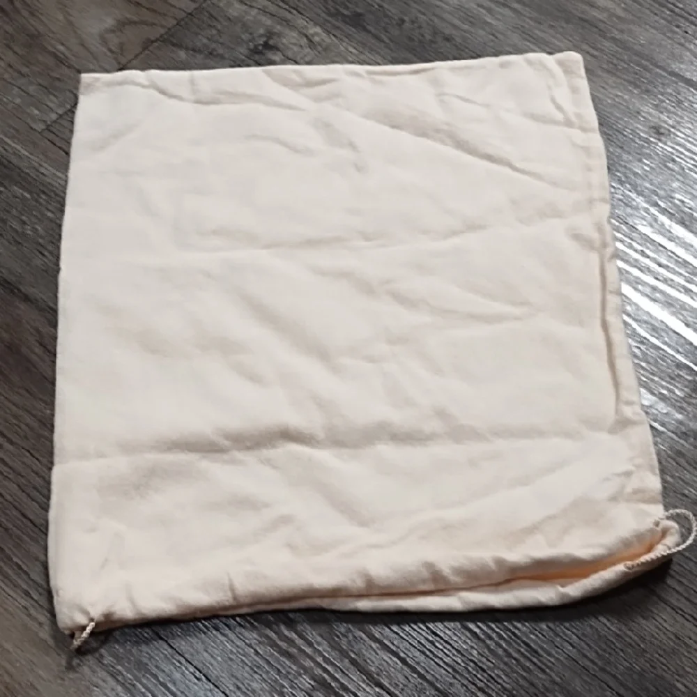 Badgley Mischka Cream Dust Bag - Picture 6 of 7